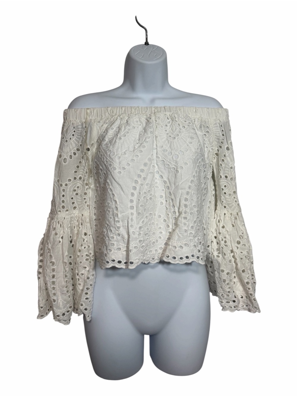 Stunning Off-Shoulder Eyelet Blouse Bell Sleeve Scallop Hem Size Small Preppy